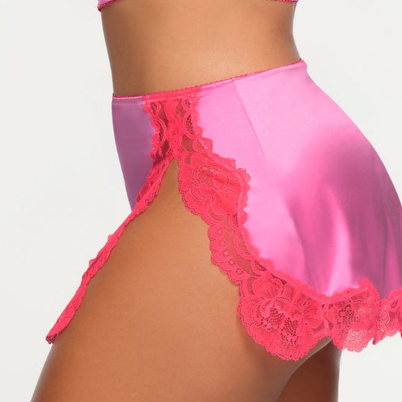 Skims Top & Skirt - Picture 6 of 8